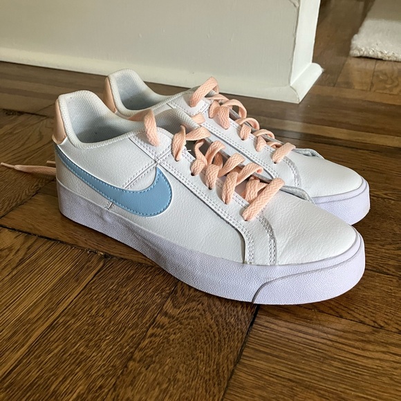 EUC Nike Leather Sneakers - Picture 6 of 9